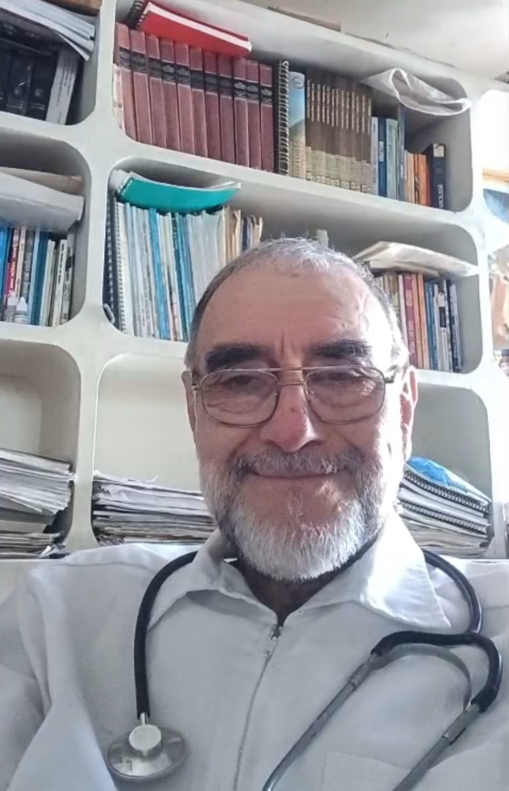 Dr. José Luis Núñez Verdín en su espacio de trabajo